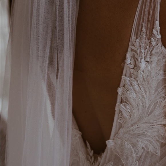 Ines Di Santo Lace, Ivory Wedding Dress - Picture 4 of 13